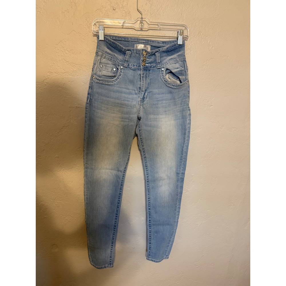 Y Jeans Los Angeles Light Wash Skinny Jeans Embellished Wing Back Pockets 7/8